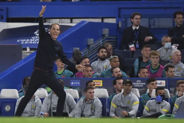 辽宁揭幕战赛前领取总冠军戒指 升起冠军旗帜